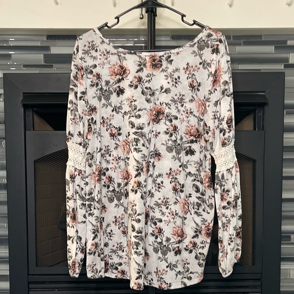 Faded Glory Long Sleeve Embroidered Mesh Sleeve Floral Blouse- Size 2XL / XXL - Picture 2 of 4